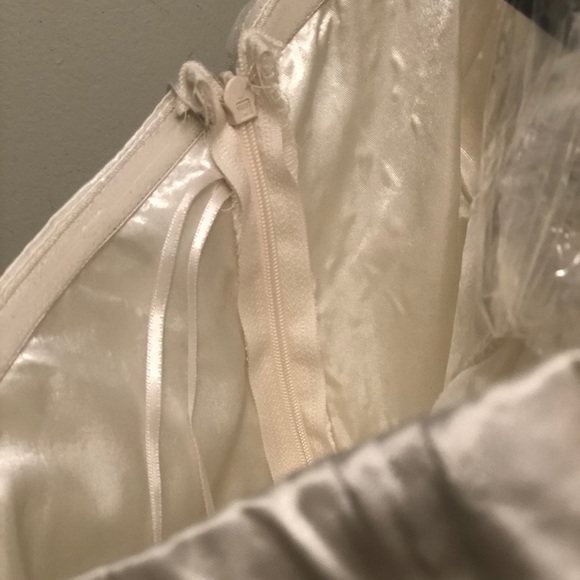 White short formal dress - Picture 9 of 10